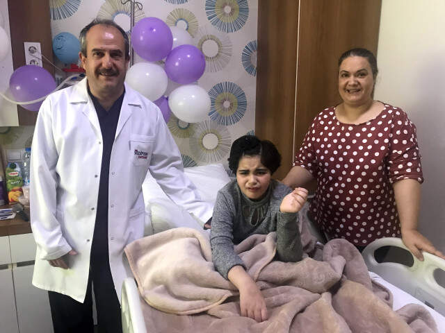 Rapunzel Hastası Minik Dua'nın Midesinden Çıkanlar Doktorları Bile Şaşırttı Rapunzel Hastası Minik Dua'nın Midesinden Çıkanlar Doktorları Bile Şaşırttı