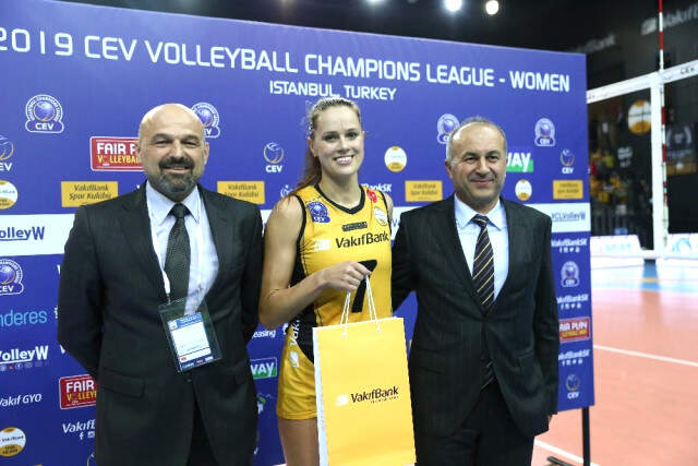 Stuttgart'ı 3-1 Mağlup Eden Vakıfbank, Avrupa'daki Yenilmezlik Serisini 23 Maça Çıkardı Stuttgart'ı 3-1 Mağlup Eden Vakıfbank, Avrupa'daki Yenilmezlik Serisini 23 Maça Çıkardı
