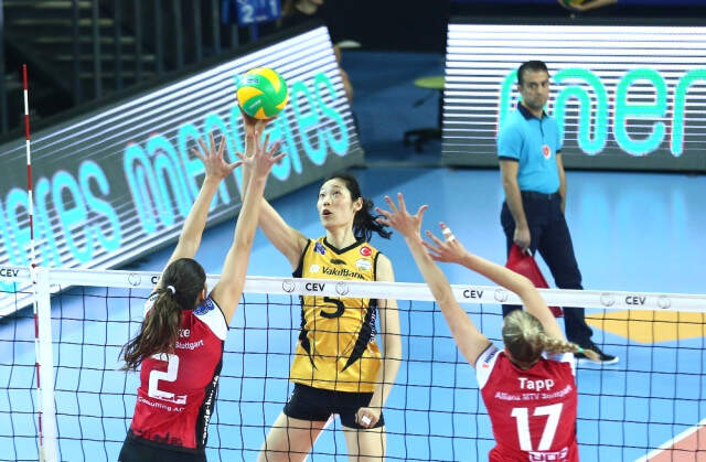 Stuttgart'ı 3-1 Mağlup Eden Vakıfbank, Avrupa'daki Yenilmezlik Serisini 23 Maça Çıkardı Stuttgart'ı 3-1 Mağlup Eden Vakıfbank, Avrupa'daki Yenilmezlik Serisini 23 Maça Çıkardı