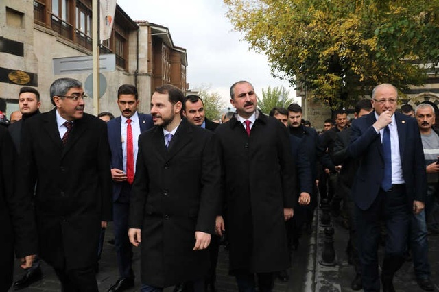Bakan Albayrak, Kendisine Uyarlanan Meşhur Türküyü Dinleyince Kahkaha Attı