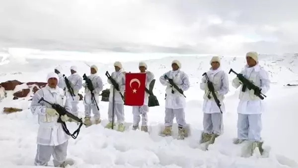 Kato Dağı'ndaki 3 Bin Rakımlı Üs Bölgesinde Görev Yapan Mehmetçikler, Öğretmenler Günü İçin Video Çekti