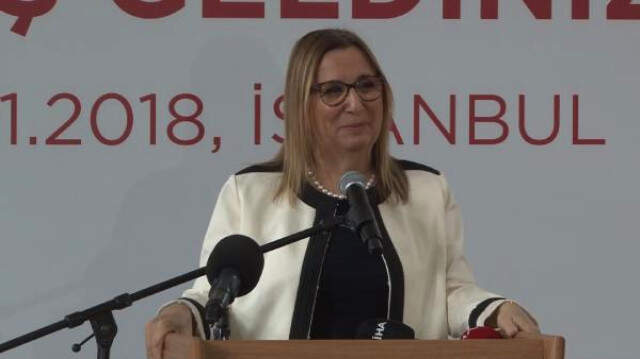 Ticaret Bakanı Pekcan'ı Duygulandıran Anlar Ticaret Bakanı Pekcan'ın Zor Anları! Hediyesini Görünce Gözyaşlarına Hakim Olamadı
