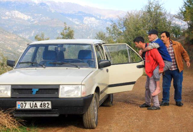 Felçli Babanın Tek İsteği Oğlunun Sırtından İnmek Yürek Yakan Olay! Felçli Babanın Tek İsteği Oğlunun Sırtından İnmek