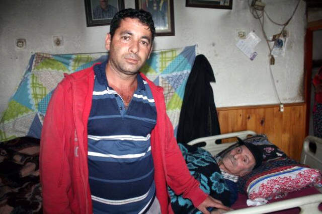 Felçli Babanın Tek İsteği Oğlunun Sırtından İnmek Yürek Yakan Olay! Felçli Babanın Tek İsteği Oğlunun Sırtından İnmek
