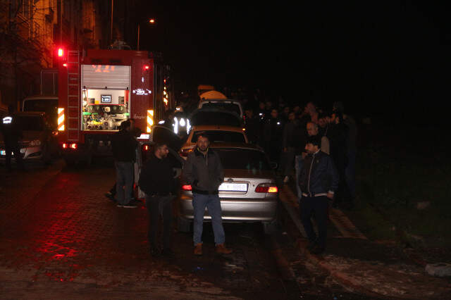 İstanbul'un Göbeğinde Saldırganlar, Park Halindeki 11 Aracı Ateşe Verdi İstanbul'un Göbeğinde Saldırganlar, Park Halindeki 11 Aracı Ateşe Verdi