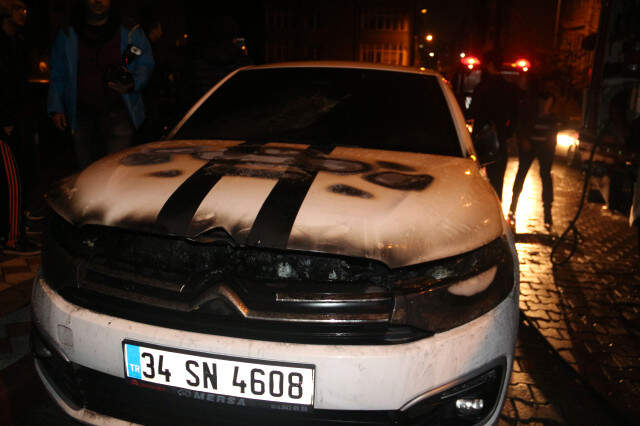 İstanbul'un Göbeğinde Saldırganlar, Park Halindeki 11 Aracı Ateşe Verdi İstanbul'un Göbeğinde Saldırganlar, Park Halindeki 11 Aracı Ateşe Verdi