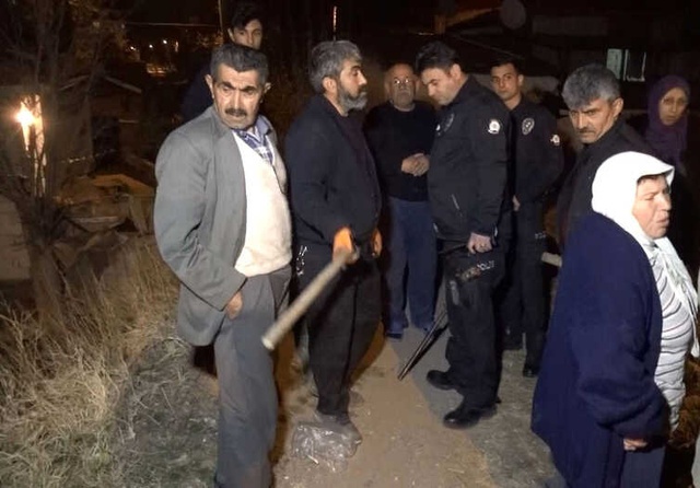 Mahalleyi Ayağa Kaldıran Olay! Eline Sopayı Alan Koştu