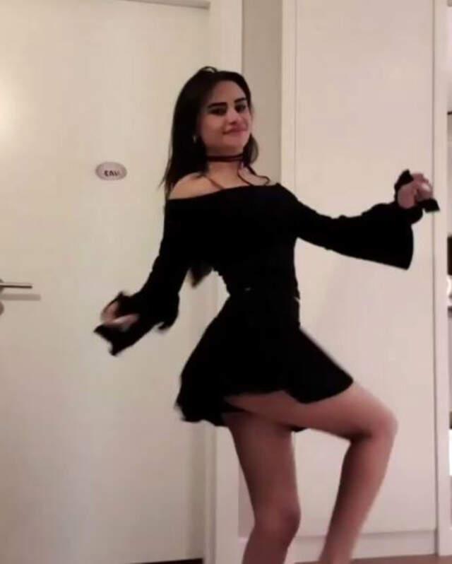 Naz Mila, Cesur Dans Performansıyla Yine Adından Söz Ettirdi!