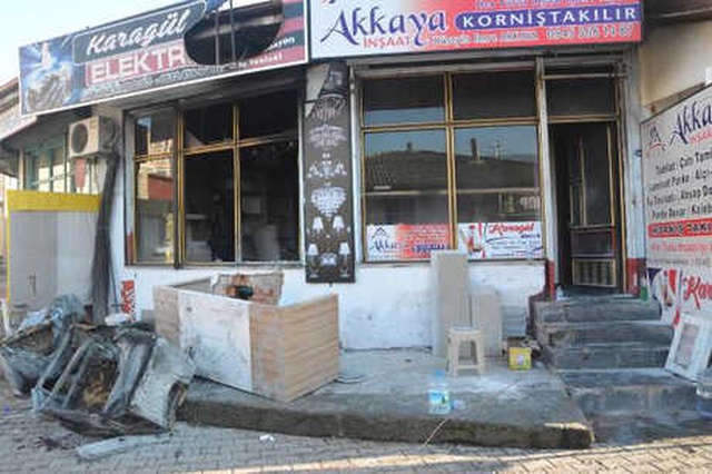 Şarjda Bırakılan Cep Telefonu İş Yerini Yaktı