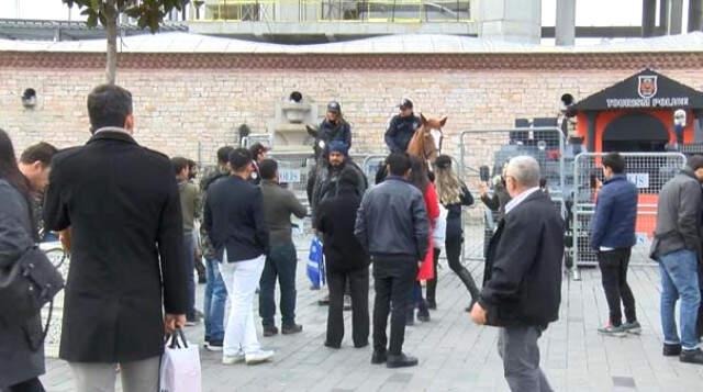 Taksim Meydanı'nda Göreve Başlayan Atlı Birliklere Yoğun İlgi