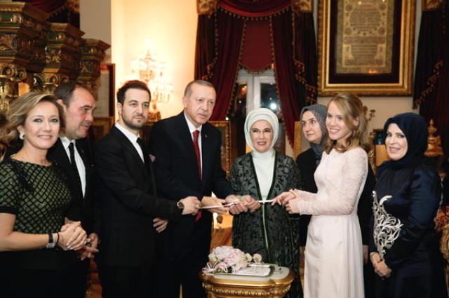 Yelda Demirören ile Hasan Kalyoncu'nun Nişan Yüzüklerini Cumhurbaşkanı Erdoğan ve Eşi Emine Erdoğan Taktı