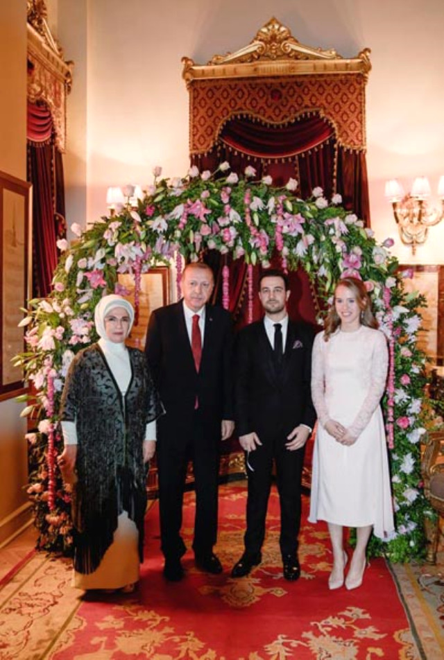 Yelda Demirören ile Hasan Kalyoncu'nun Nişan Yüzüklerini Cumhurbaşkanı Erdoğan ve Eşi Emine Erdoğan Taktı