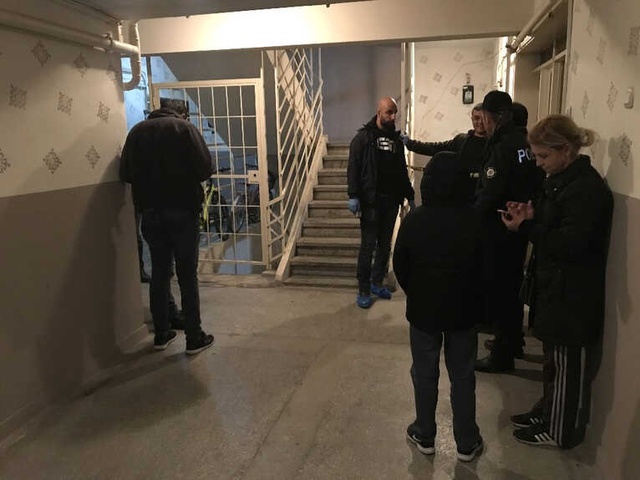 Annesini Öldüren Bipolar Bozukluğu Hastası Adam, Ekip Aracına Binerken