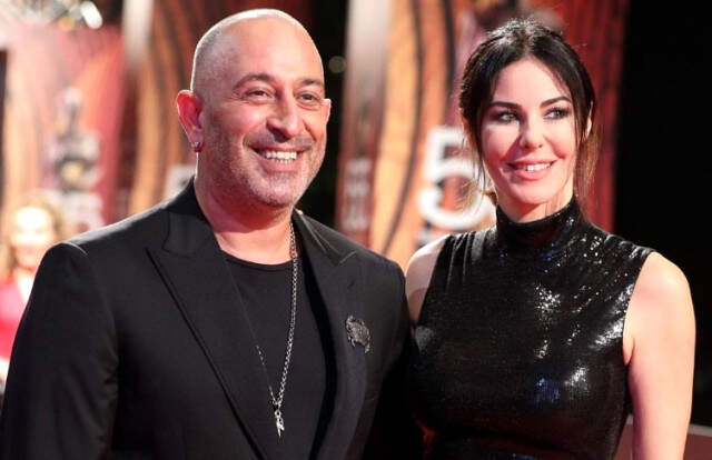 Cem Yılmaz Tavlada Yendiği Sevgilisi Defne Samyeli'yi İfşa Etti