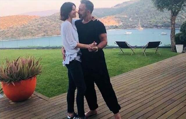 Cem Yılmaz Tavlada Yendiği Sevgilisi Defne Samyeli'yi İfşa Etti