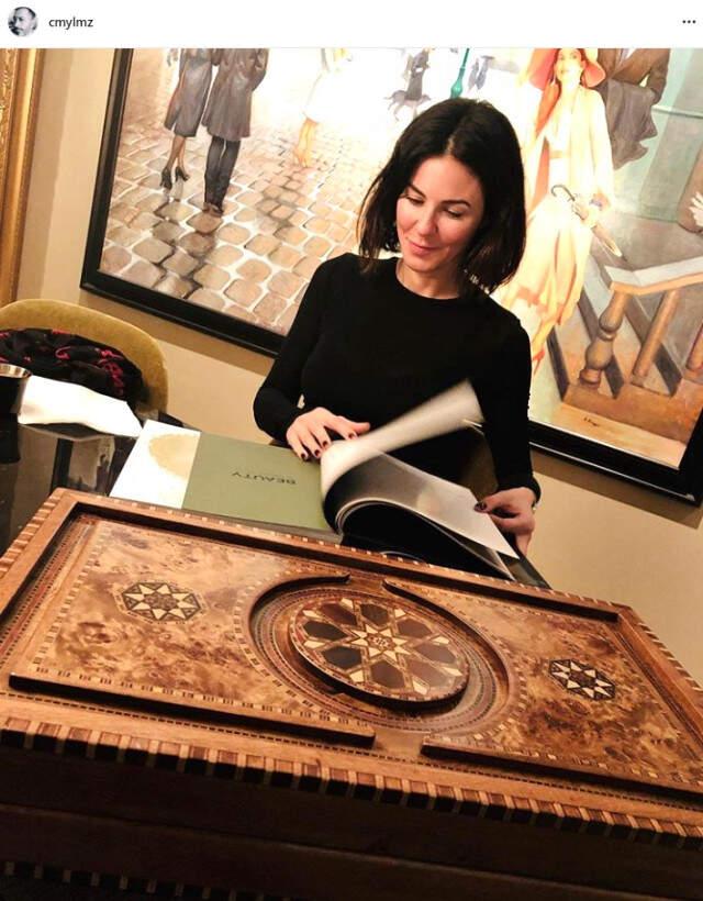 Cem Yılmaz Tavlada Yendiği Sevgilisi Defne Samyeli'yi İfşa Etti