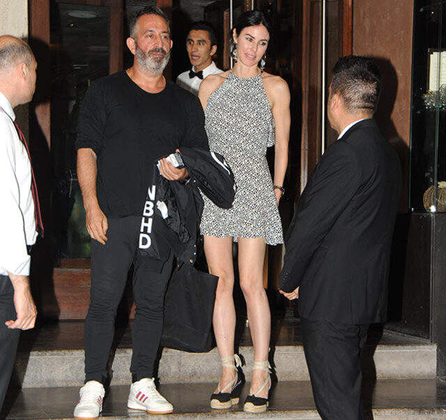 Cem Yılmaz Tavlada Yendiği Sevgilisi Defne Samyeli'yi İfşa Etti