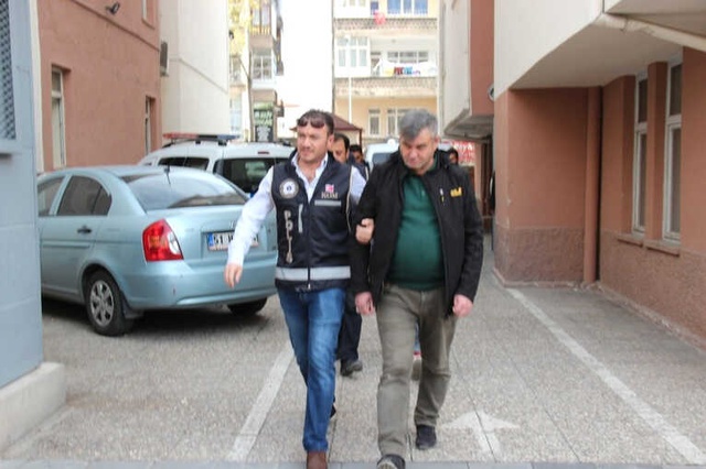 Cinlerden Korunmak İçin Hoca Tutarak Define Arayan Zanlılar, Suçüstü Yakalandı