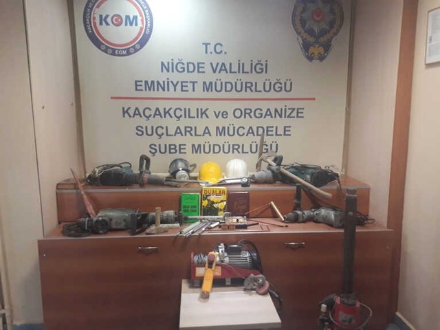 Cinlerden Korunmak İçin Hoca Tutarak Define Arayan Zanlılar, Suçüstü Yakalandı