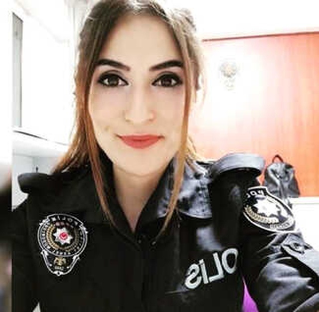 İzmir'de Bir Aracın Çarpması Sonucu Ağır Yaralanan Polis Memuru Şehit Oldu