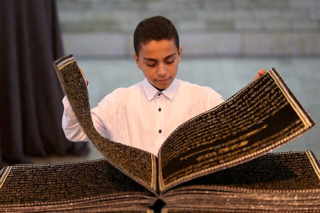 12 Yılda Kumaşa Nakış Gibi İşlediği Kur'an-ı Kerim'i Yüz Binlerle Buluşturdu
