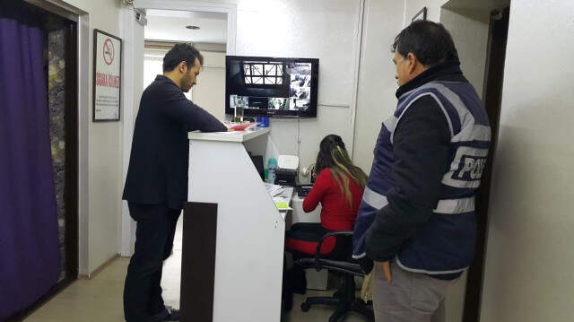 Üst Kattan Gelen Sesler, Fuhuş Rezaletini Ortaya Çıkardı Üst Kattan Gelen Sesler, Fuhuş Rezaletini Ortaya Çıkardı
