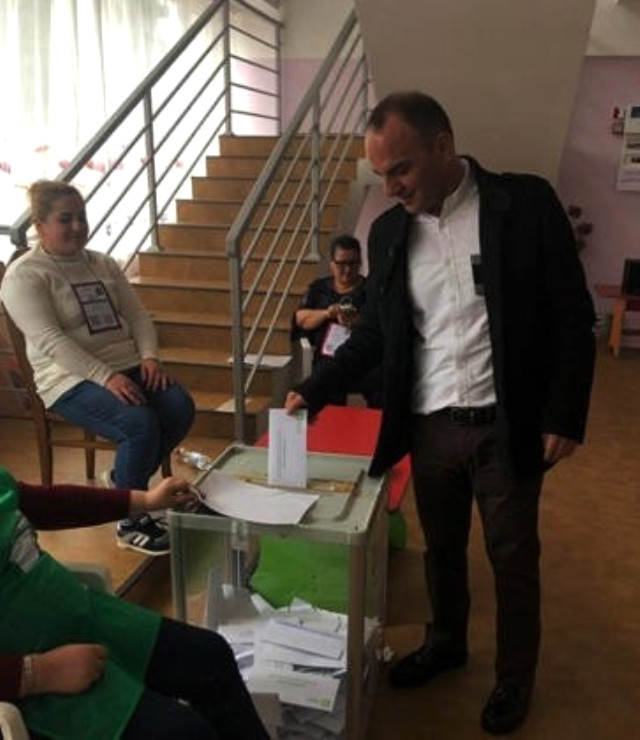 Cinayet Hükümlüsü, Metro'nun Firari Sahibi Galip Öztürk, Gürcistan'da Oy Kullandı