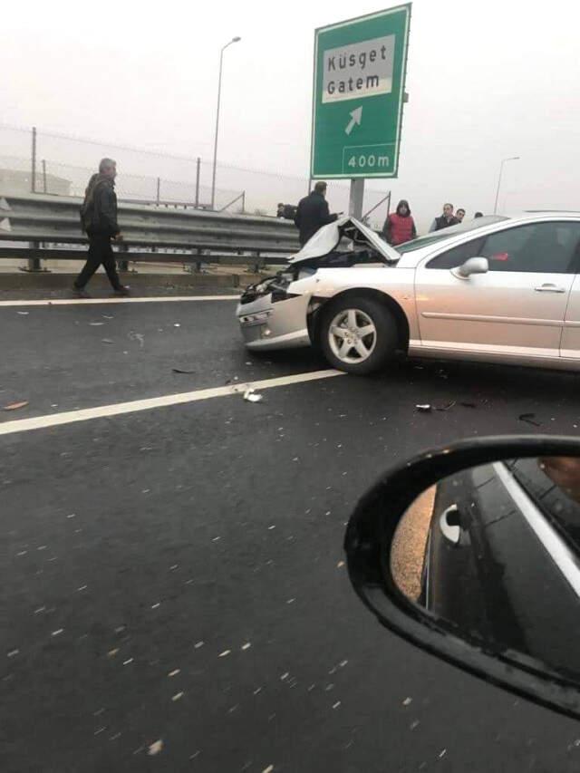 Karayolunda Akla Zarar Kaza! TIR'dan Düşen İneğe 2 Otomobil Çarptı Karayolunda Akla Zarar Kaza! TIR'dan Düşen İneğe 2 Otomobil Çarptı