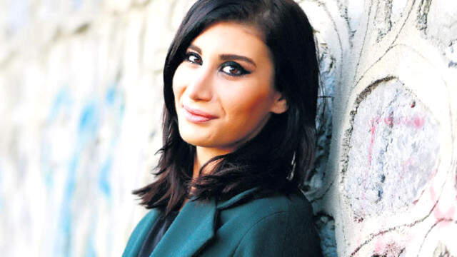 Şarkıcı İrem Derici, Burun Estetiklerine 30 Bin, Göğüsleri İçin de 4 Bin Euro Harcamış