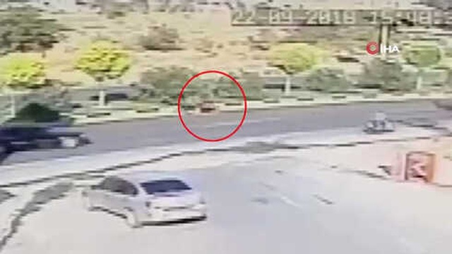 Yola Fırlayan At, Kendisine Çarpan Motosiklet Şoförünün Başını Ezerek Öldürdü