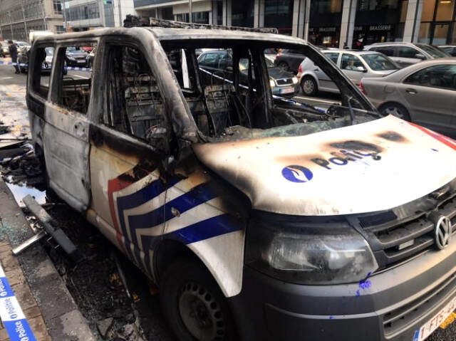 Sarı Yelekliler'İn Protestosu Belçika'ya Sıçradı (3) Belçika'da 'Sarı Yelekliler'in Protestolarına Polisten Sert Müdahale