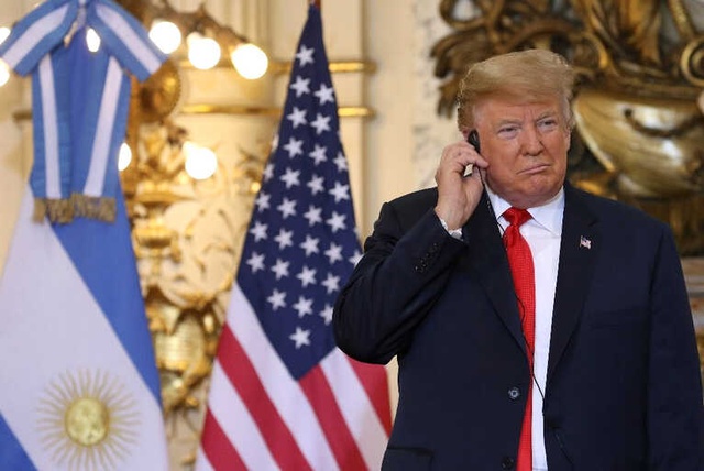 Trump, Tercümeyi Beğenmeyince Kulaklığını Yere Attı
