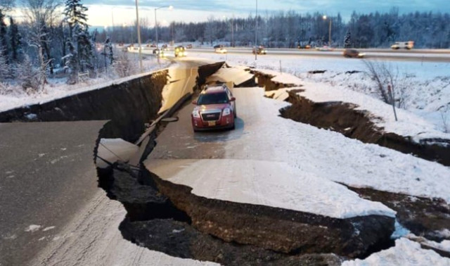 ABD, 6,6 Büyüklüğünde Depremle Sarsıldı! Birçok Yol Kullanılamaz Hale Geldi