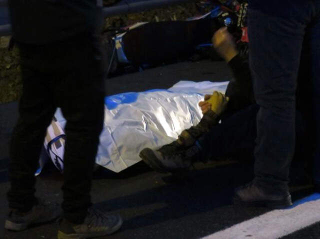 Gezi İçin Yola Çıkan Motosikletli Sürüklenerek Can Verdi, Arkadaşı Elinden Tutup Gözyaşlarına Boğuldu Gezi İçin Yola Çıkan Motosikletli Sürüklenerek Can Verdi, Arkadaşı Elinden Tutup Gözyaşlarına Boğuldu