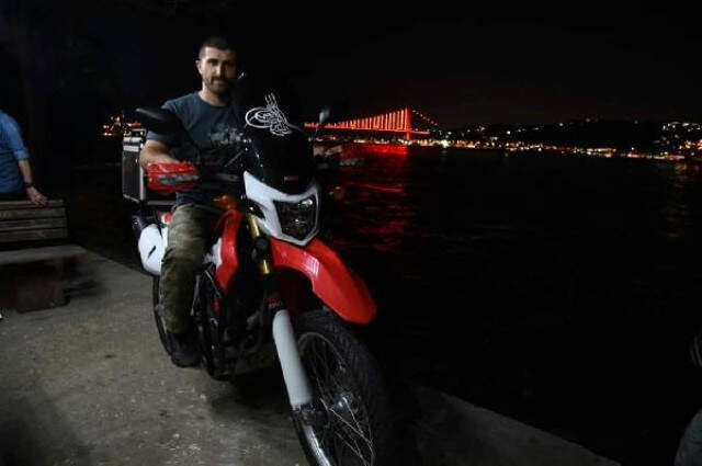 Gezi İçin Yola Çıkan Motosikletli Sürüklenerek Can Verdi, Arkadaşı Elinden Tutup Gözyaşlarına Boğuldu Gezi İçin Yola Çıkan Motosikletli Sürüklenerek Can Verdi, Arkadaşı Elinden Tutup Gözyaşlarına Boğuldu