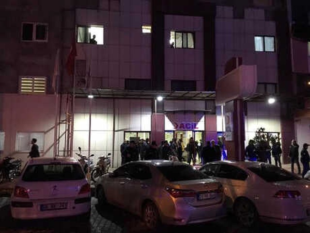 Husumetli İki Grup Hastanede Karşılaşınca Silahlar Konuştu: 2 Ölü, 3 Yaralı
