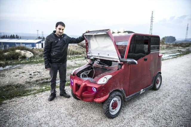 Hurda Parçalarından Güneş Enerjisi ve Elektrikle Çalışan Otomobil Yaptı