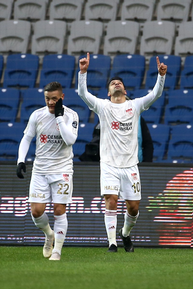 Sivasspor, Lider Başakşehir'i Deplasmanda Devirdi: 1-0