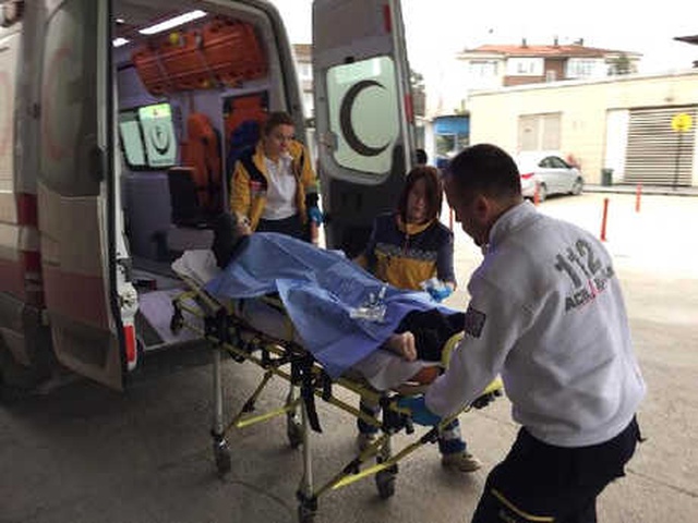 Tuvalete Giderken Belindeki Silah Ateş Aldı, Kalçasından Yaralandı