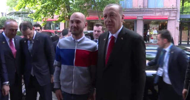 Erdoğan, 'Biletimi Aldım, Sizi Takip Ederim' Diyen Genci Paraguay'a Davet Etti Erdoğan,