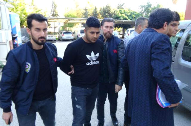 Eşcinsel İlişki Ararken Harabe Binada Gaspçıların Tuzağına Düştüler! Eşcinsel İlişki Ararken Harabe Binada Gaspçıların Tuzağına Düştüler!