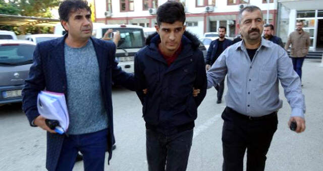 Eşcinsel İlişki Ararken Harabe Binada Gaspçıların Tuzağına Düştüler! Eşcinsel İlişki Ararken Harabe Binada Gaspçıların Tuzağına Düştüler!