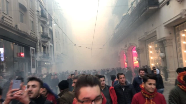 Galatasaraylılar, Meşalelerle Taksim Meydanı'na Yürüdü