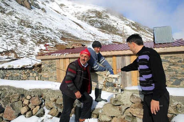 Varille Yapılan Minare, Çığdan Zarar Görmesin Diye 10 Yıldır Yere Yatırılıyor