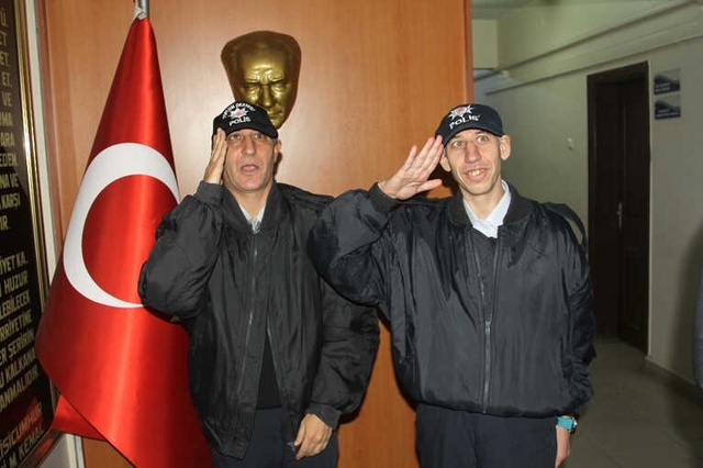 <a class='keyword-sd' href='/emniyet-mudurlugu/' title='Emniyet Müdürlüğü'>Emniyet Müdürlüğü</a>, Engelli Kardeşlere Hayatının Jestini Yaptı: 1 Günlüğüne Polis Oldular