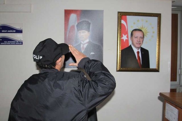 Emniyet Müdürlüğü, Engelli Kardeşlere Hayatının Jestini Yaptı: 1 Günlüğüne Polis Oldular