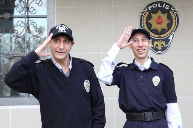 Emniyet Müdürlüğü, Engelli Kardeşlere Hayatının Jestini Yaptı: 1 Günlüğüne Polis Oldular