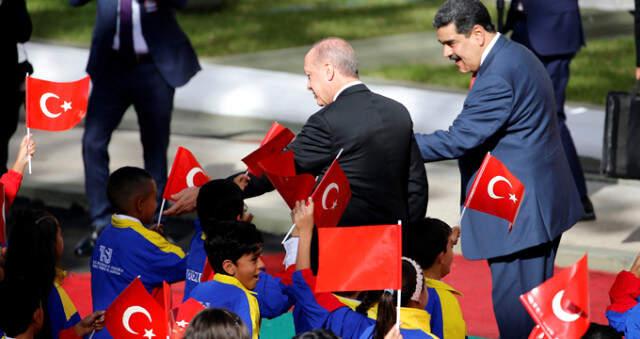 Erdoğan'ı Karşılayan Venezuela Askerleri Hep Bir Ağızdan İstiklal Marşı'nı Okudu