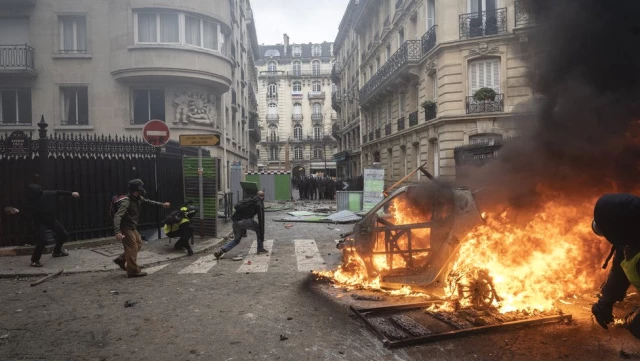 Fransa'daki Sarı Yelekliler Protestoları Hakkında Neler Biliniyor?