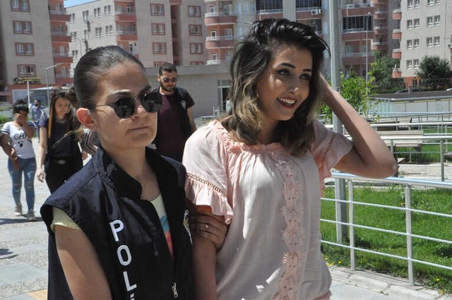Mağdur Genç Kız, Ofisini Basıp Kendisini Döven Arkadaşlarını Affetti